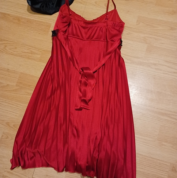 Dress - Picture 7 of 10